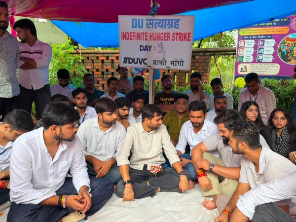 دہلی یونیورسٹی نے طلبہ کے مطالبات تسلیم کر لیے، این ایس یو آئی کی بھوک ہڑتال ختم