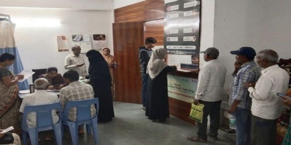 دہلی لاڈلی اسکیم: نارتھ ایسٹ دہلی این وی کے سینٹر پر خواتین کی بڑی تعداد نے فارم بھرے