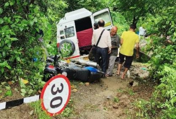 Uk-speeding-Bolero-lost-contr