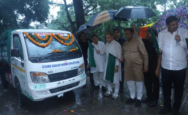 MAYOR-FLAGGED-OFF-AUTO-TIPPERS-SANITATION-FLEET-NO