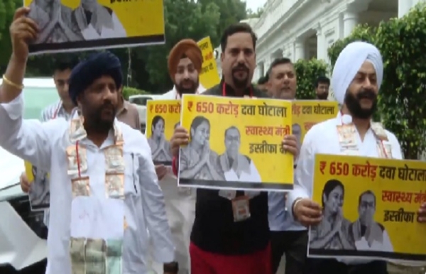 DELHI-ASSEMBLY-AAP-PROTEST-Medicine-Scam-Resignati DELHI-ASSEMBLY-AAP-PROTEST-Medicine-Scam-Resignati