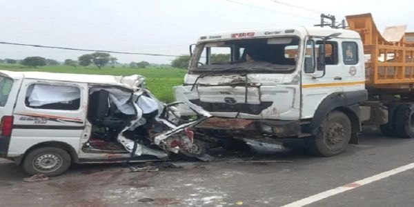 (اپڈیٹ) مدھیہ پردیش کے دھار میں گجرات کے عقیدت مندوں کی وین کو ٹرالے نے ٹکر ماری، 6 افراد ہلاک