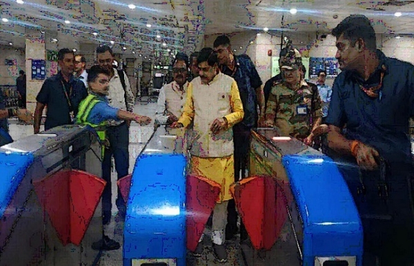 7ویں بین الاقوامی قابل تجدید توانائی کانفرنس میں نمائش کا مشاہدہ کرتے ہوئے وزیر اعلیٰ موہن یادو، فائل فوٹو 7ویں بین الاقوامی قابل تجدید توانائی کانفرنس میں نمائش کا مشاہدہ کرتے ہوئے وزیر اعلیٰ موہن یادو، فائل فوٹو