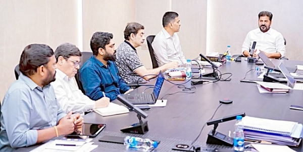 آؤٹر رنگ روڈ پر غیر قانونی پارکنگ،حادثات کا سبب : ریونت ریڈی آؤٹر رنگ روڈ پر غیر قانونی پارکنگ،حادثات کا سبب : ریونت ریڈی