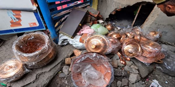 گاندربل میں چوروں نے دکان کی دیوار توڑ کر تانبے کے برتن چراۓ