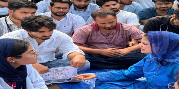 التجا مفتی نے ایم بی بی ایس اور بی ڈی ایس انٹرنز کے احتجاج کی حمایت کی، وظیفہ میں اضافے کے مطالبے کی حمایت کی