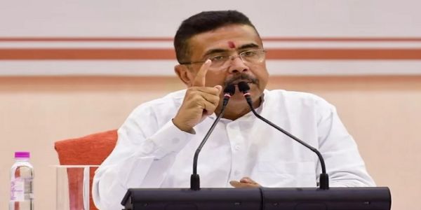 درگا پوجا کے اسٹال پر ’شاردوتسو‘ لکھنے پر پابندی، شبھیندو نے کہا- ’درگا پوجا‘ ہی لکھنا ہوگا