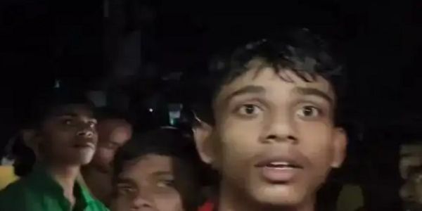 رائے بریلی میں طلبہ سڑک پر نکل آئے، بجلی اور کتابوں کو لیکرمظاہرہ