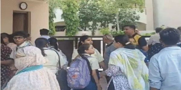 احمد آباد کے اسکولوں اور گاندھی نگر کی عدالت کو بم سے ارانے کی دھمکی