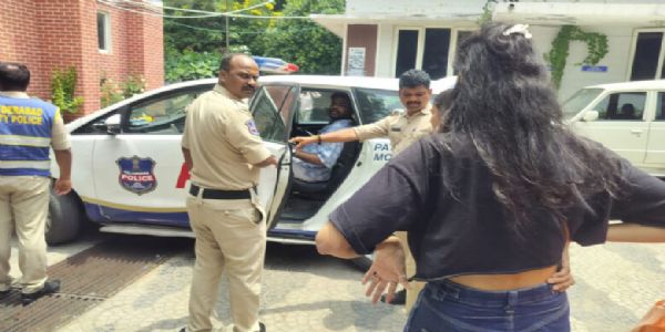 بنجارہ ہلز میں مشتبہ نشے میں ڈرائیونگ حادثہ، دو خواتین شدید زخمی