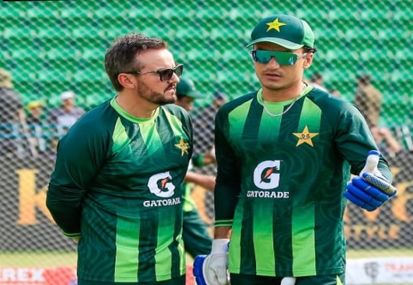 پاکستان کی ٹیسٹ کوچنگ پر مائیک ہیسن بولے— موقع ملا تو ذمہ داری سنبھالنے کو تیار