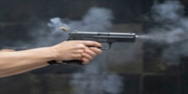 برتنوں کے تاجر سے 50 ہزار روپے لوٹنے کے دوران مزاحمت کرنے پر گولی ماری