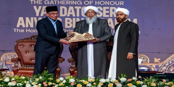 ملائیشیا کے وزیر اعظم نے مسلم معاشرے کو اے آئی اور جدید ٹکنالوجی کو اپنانے پر زور دیا