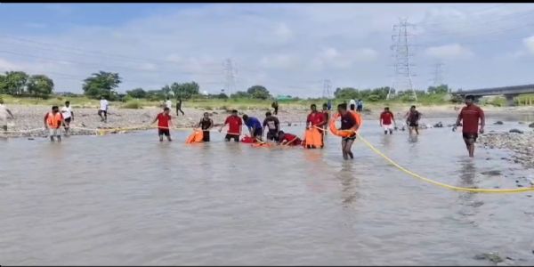مہانندا بیراج میں ڈوبنے والے دو طلبہ کی تلاش تیز، این ڈی آر ایف اور سول ڈیفنس نے سنبھالا محاذ
