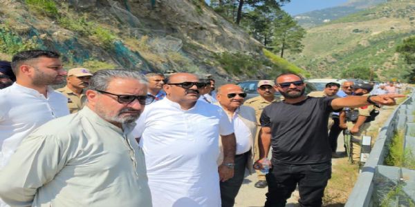 نائب وزیر اعلیٰ سریندر چودھری نے ڈوڈہ کا دورہ کرکے مختلف علاقوں کا دورہ کیا۔