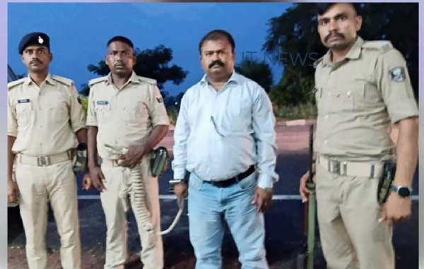 فراڈ معاملہ میں نوادہ کے ڈی ٹی او دفتر کا ہیڈ کلرک گرفتار فراڈ معاملہ میں نوادہ کے ڈی ٹی او دفتر کا ہیڈ کلرک گرفتار