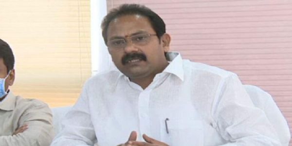 آندھرا پردیش کے سابق نائب وزیر اعلی آلا نانی کا 56 سال کی عمر میں انتقال