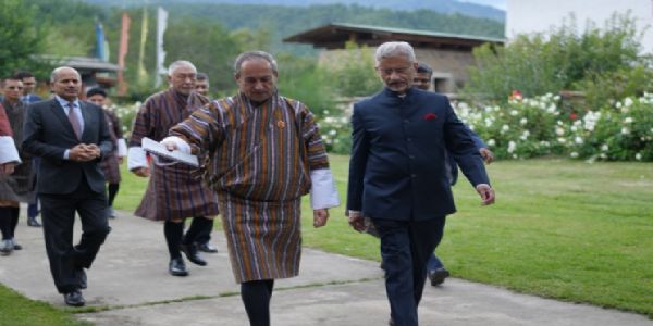 وزیرِ خارجہ جے شنکر بھوٹان پہنچے، اپنے ہم منصب دھونگئیل سے ملاقات
