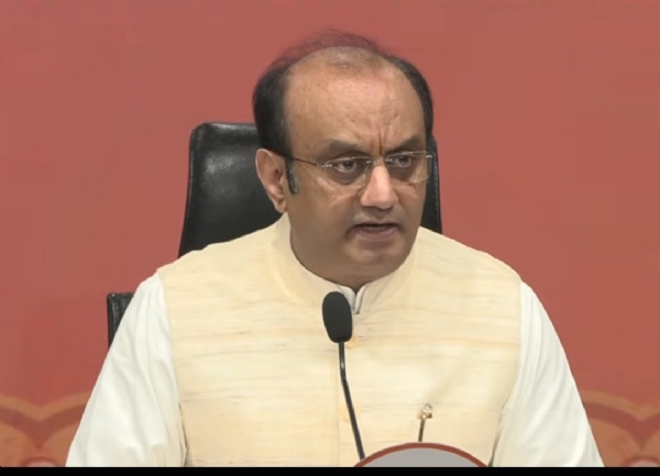 راہل گاندھی کی پوسٹ پر بی جے پی کا جوابی حملہ، سدھانشو ترویدی نے سیاسی معلومات پر اٹھائے سوال راہل گاندھی کی پوسٹ پر بی جے پی کا جوابی حملہ، سدھانشو ترویدی نے سیاسی معلومات پر اٹھائے سوال