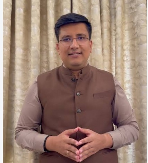 سدھارتھ یادو بی جے پی کے میڈیا شریک انچارج سدھارتھ یادو بی جے پی کے میڈیا شریک انچارج
