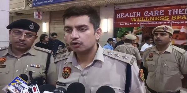 گروگرام کے مال میں 18 اسپا سینٹرز پر پولیس اور خواتین کمیشن کی چھاپے ماری