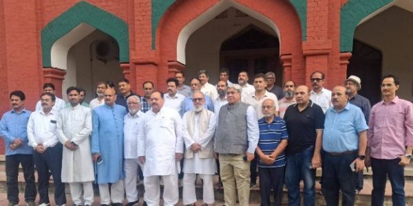 اے ایم یو اولڈ بوائز ایسوسی ایشن کی اہم میٹنگ، یونیورسٹی کی زمین اور تعلیمی منصوبوں پر تبادلۂ خیال