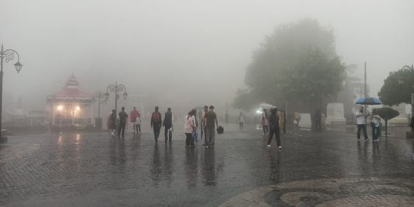 ہماچل میں شدید بارش سے معمولات زندگی متاثر، 150 سڑکیں بند، الرٹ جاری