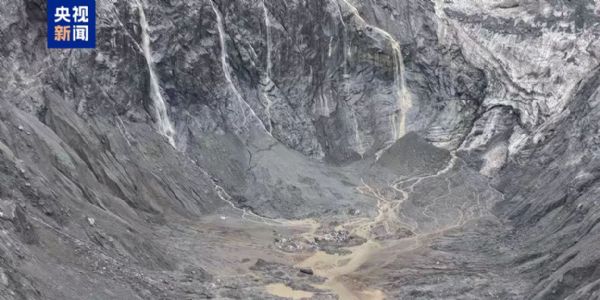 نیپال سیلاب : 2.5 کروڑ مکعب میٹر برف 2,000 میٹر نیچے گری، دھماکے جیسا ہوا اثر