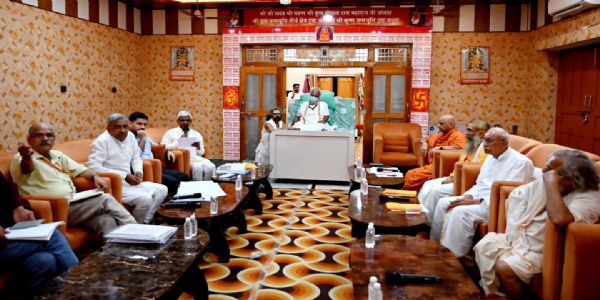 رام مندر کے پہلے سی ای اوبنے سابق ایئر مارشل جتیندر مشرا، گووند دیو گری جنرل سکریٹری کے طور پر مقرر