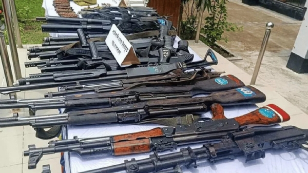 بنگلہ دیش میں طلبہ تحریک کے دوران تھانوں سے لوٹے گئے ہتھیار جرائم پیشہ افراد تک پہنچے