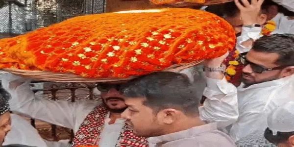 اجمیر درگاہ پہنچے وارث پٹھان، چادر چڑھا کر ملک میں امن و امان کی دعا کی