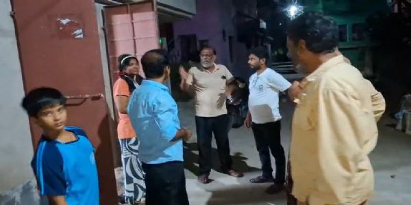 نصف شب سابق بی جے پی ضلعی صدر کے گھر پر شرپسندوں نے مسلسل تین بار حملہ کیا
