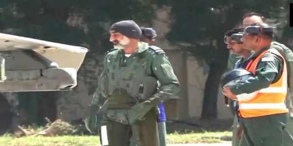 جودھپور کے آسمان میں بھارتی اور جاپانی فضائیہ کے سربراہوں نے تیجس اڑایا
