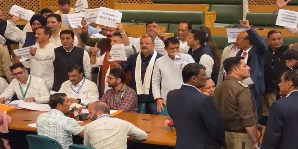 اسمبلی اجلاس میں بی جے پی رکن اسمبلی راجیو جسروٹیا نے عارضی ملازمین ودیگر مسائل کو اجاگر کیا