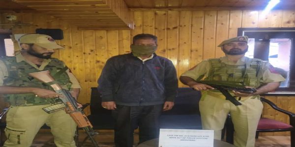 اننت ناگ پولیس نے آشاجی پورہ میں منشیات فروش کو گرفتار کیا، چرس اور گانجہ ضبط