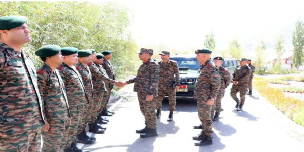 فوج کے جی او سی نے لداخ اسکاؤٹس رجمنٹل سینٹر کا دورہ کیا