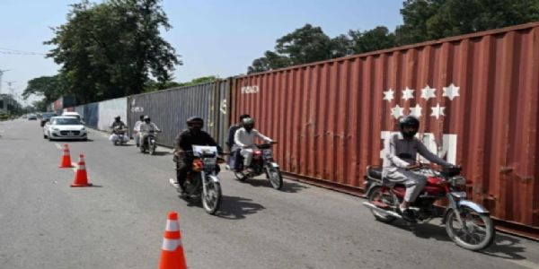 پاکستان میں 27 ستمبر کو پی ٹی آئی کے مارچ سے خوفزدہ حکومت نے اسلام آباد کو چھاؤنی میں تبدیل کیا