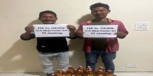 اننت ناگ میں دو غیر مقامی افراد کو 21 شراب کی بوتلوں کے ساتھ گرفتار کیا گیا