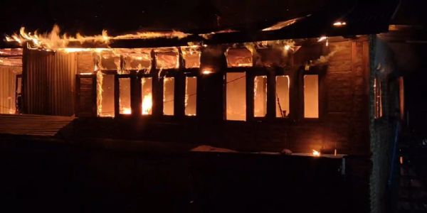 واکورا گاندربل میں آتشزدگی سے چھ دکانیں جل کرخاکستر، دکانداروں کو اہم نقصانات کا سامنا کرنا پڑا ہے