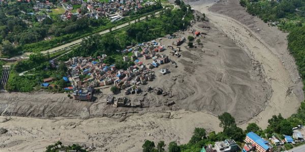 نیپال میں سیلاب متاثرین کے لیے عارضی رہائش کا انتظام کرنے میں حکومت سرگرم