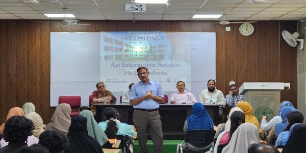 علی گڑھ مسلم یونیورسٹی کے شعبہ معاشیات میں ریسرچ اسکالرز اور طلبہ کے ساتھ تعاملی نشست منعقد