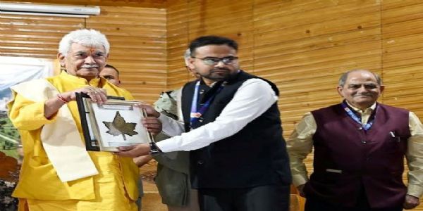 اے ایم یو کے ریسرچ اسکالر نے قومی کانفرنس میں بیسٹ اورل پرزنٹیشن کا ایوارڈ جیتا