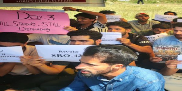 سوپور میں ایگریکلچرل گریجویٹس کا احتجاج، 20 سالوں میں کوئی بھرتی نہیں ہوئی