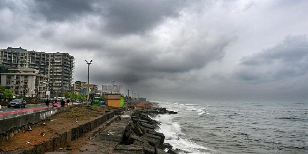 خلیج بنگال میں ہوا کا زبردست دباؤ آندھرا پردیش کے ساحل سے ٹکرایا، شدید بارش جاری
