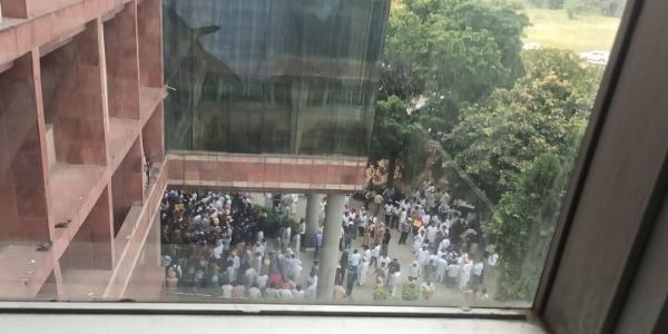 ای ڈی کے چھاپوں سے پنجاب کی سیاست گرم، آپ کارکنوں نے گماڈا دفتر کا گھیراؤ کیا