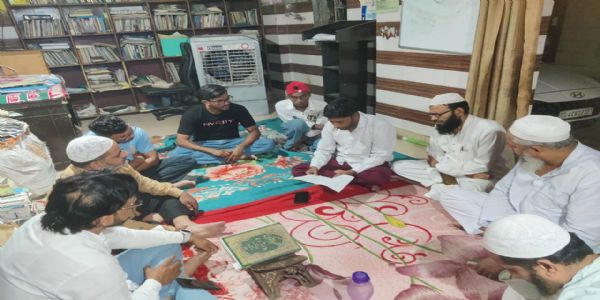 وکاس نگر اقرا اسلامی لائبریری میں جماعتِ اسلامی ہند وکاس نگر زون کی جانب سے درسِ قرآن