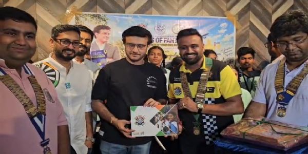 پڈوچیری کے 22 طلبہ سورو گانگولی کے گھر پہنچے، ملاقات کے بعد بچوں کے چہرے خوشی سے کھل اٹھے