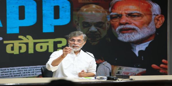 ایس آئی آر میں ’وی آئی پی‘ ووٹروں کے زمرے پر الیکشن کمیشن سے سوال، کھیڑا نے گیانیش کمار کے استعفے کا مطالبہ کیا