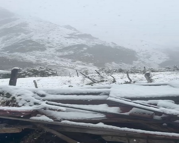 HP-WEATHER-SNOWFALL-TEMPERATUR HP-WEATHER-SNOWFALL-TEMPERATUR