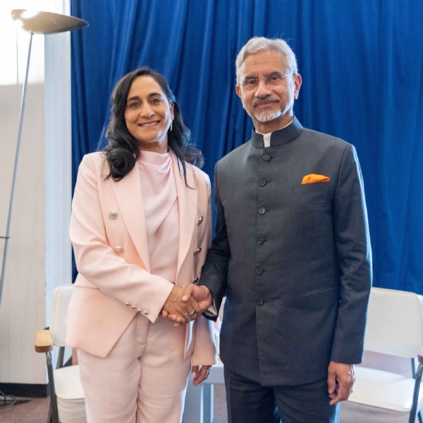 कनाडा की विदेशमंत्री अनीता आनंद के साथ भारत के विदेशमंत्री जयशंकर। फोटो - @ जयशंकर
